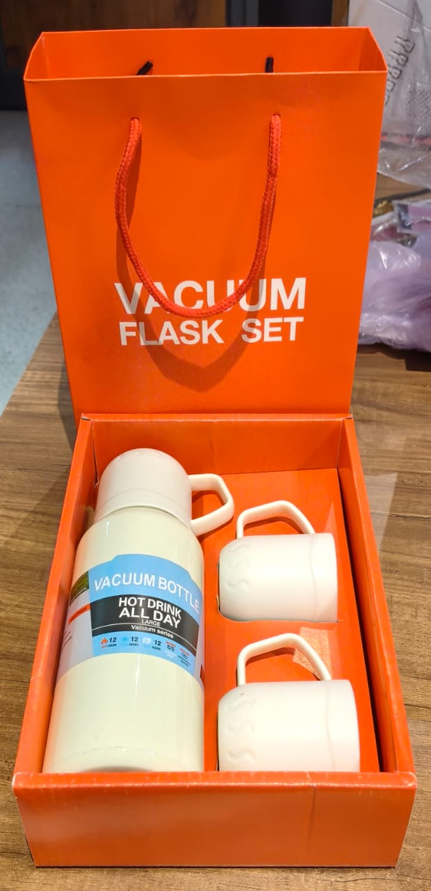 White Vacuum Flask Set – Stainless Steel Thermos with 3 Cups, Approx 500ml White Vacuum Flask Set – Stainless Steel Thermos with 3 Cups, Approx 500ml